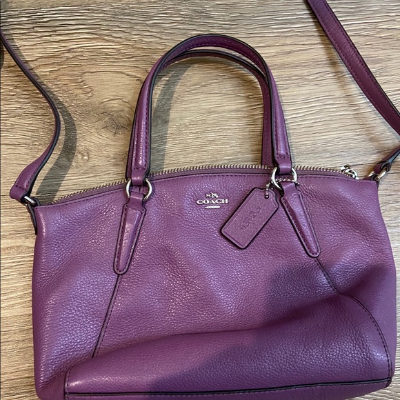 Coach Handbags - Coach crossbody purse